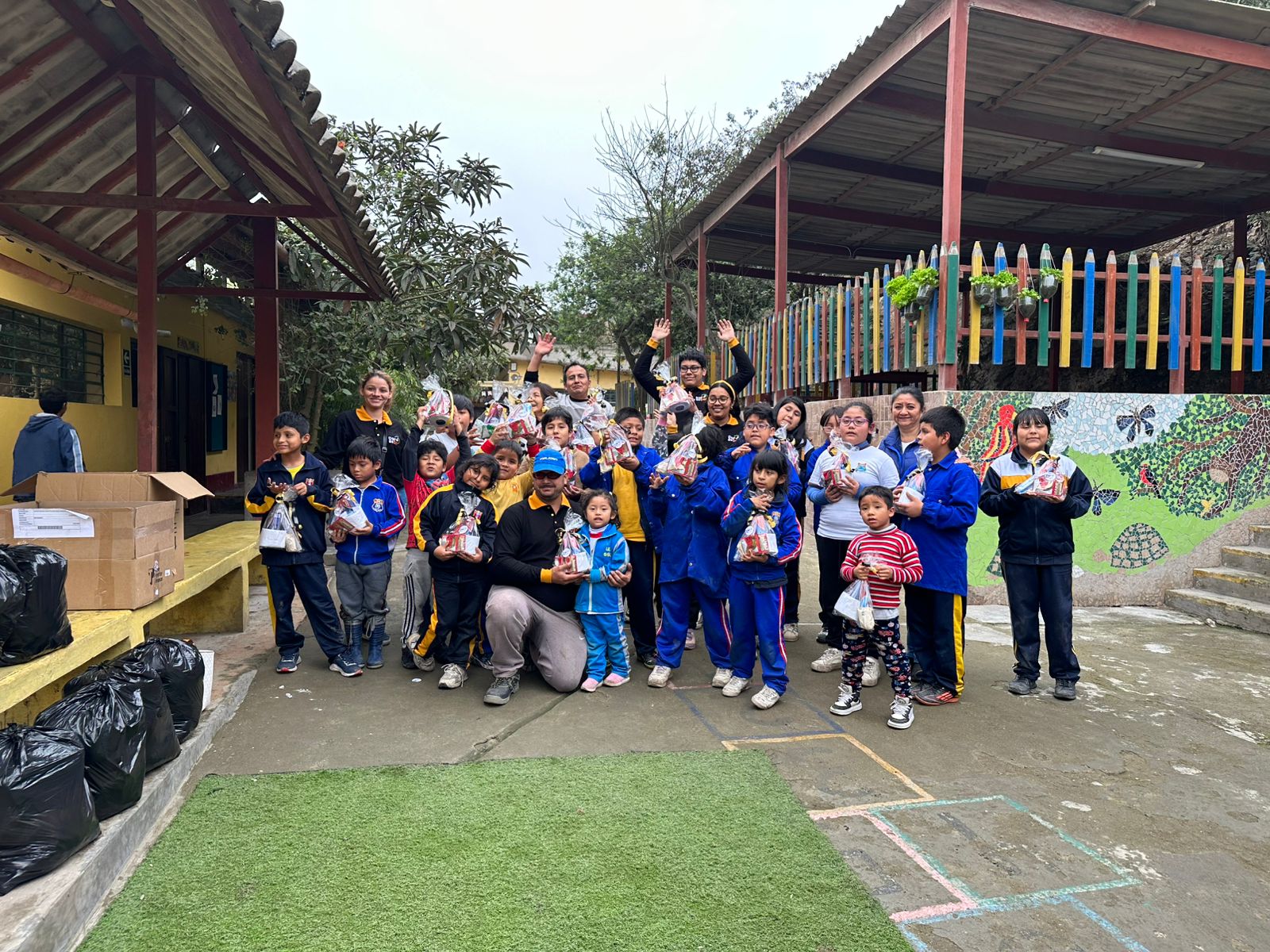 Entrega de juguetes a niños