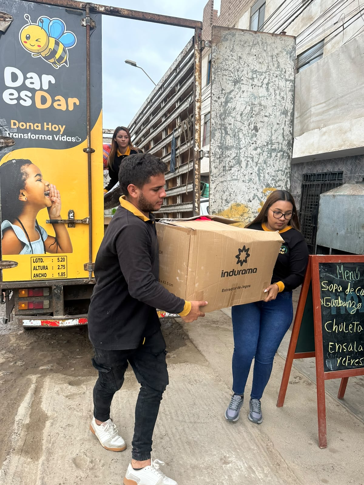 Entrega de aparatos ortopédicos y material de salud