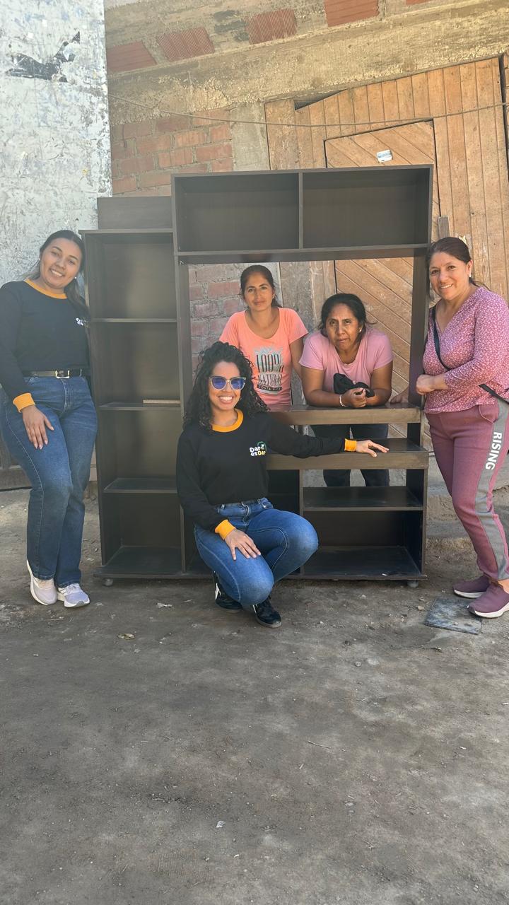 Movilidad de Dar es Dar recogiendo muebles donados a domicilio en Lima